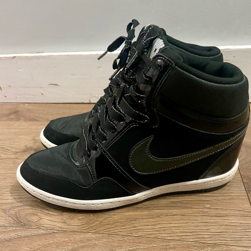 Nike Women's Black High-Top Ski High Sneakers